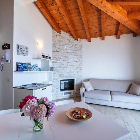 Italy Homes - Eliland View Apartment *